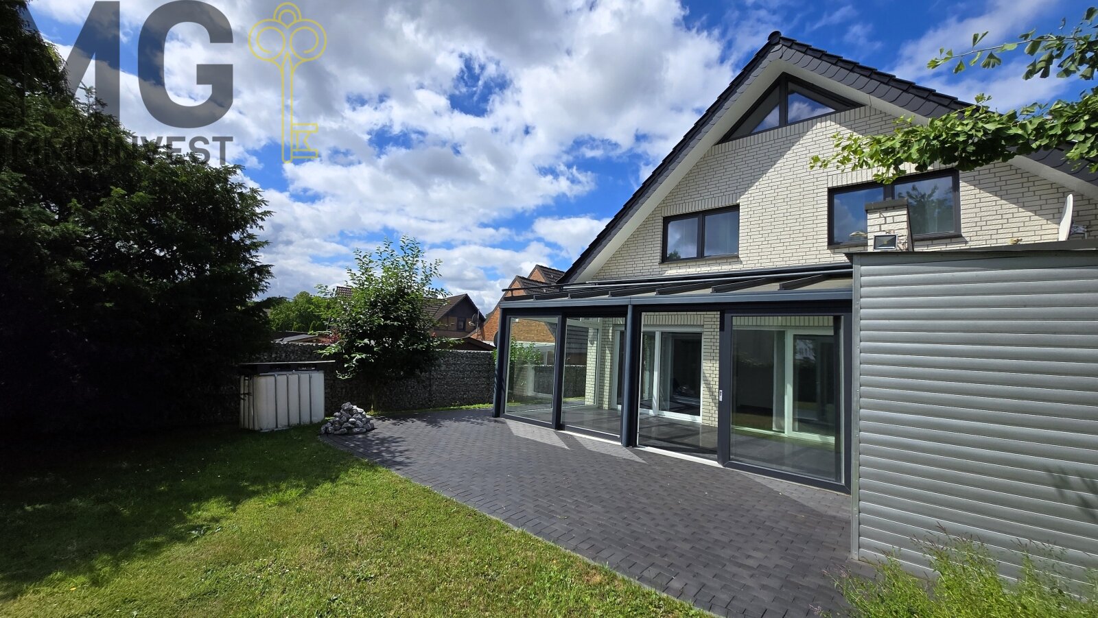 Exklusives Wohnerlebnis: Viel Platz, Wellness-Oase & modernster Komfort Exklusives Wohnerlebnis: Viel Platz, Wellness-Oase & modernster Komfort